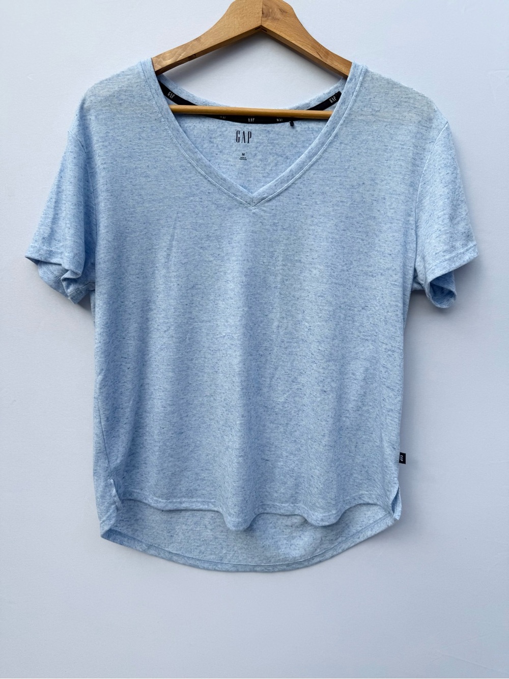 Gap V-Neck Short Sleeve Tee in Blue Size Medium Like New